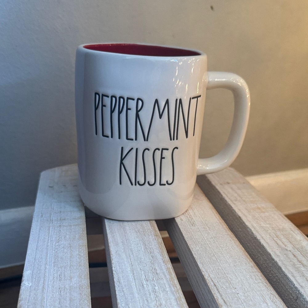Rea Dunn Peppermint Kisses Mug